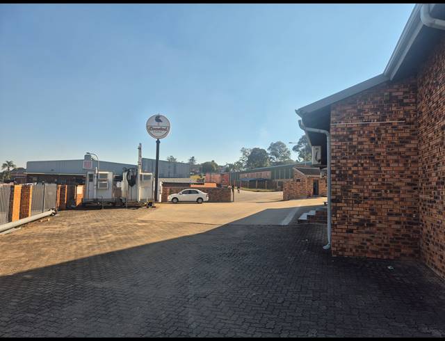 711M² WAREHOUSE TO LET IN WHITE RIVER INDUSTRIAL